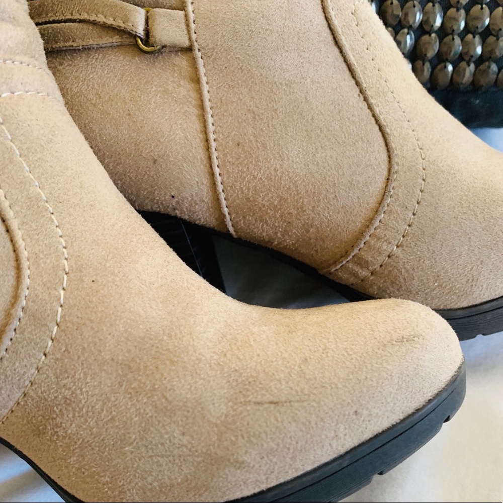 Boots - Picture 3 of 4
